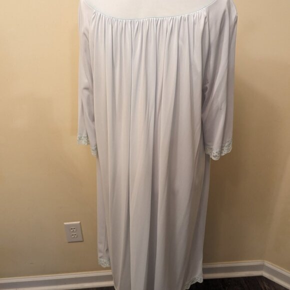 VINTAGE Shadow Line robe, light blue, nylon, rose details, size Large - Picture 5 of 13